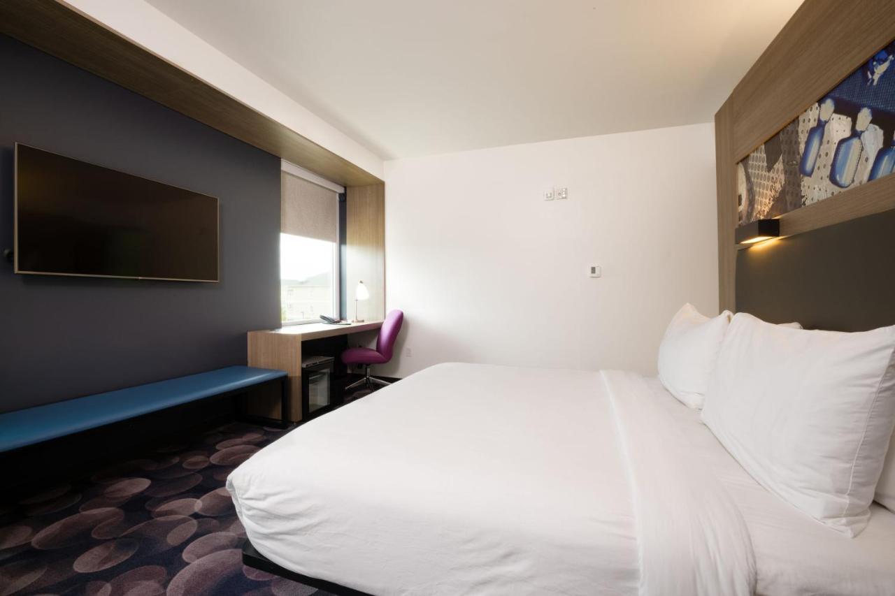 Hotel Aloft Austin Airport Esterno foto