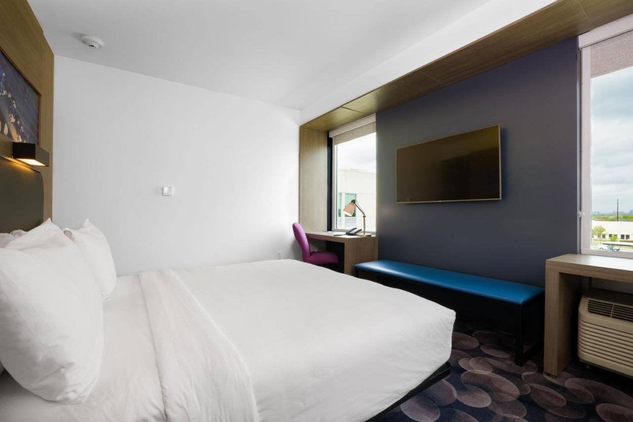Hotel Aloft Austin Airport Esterno foto