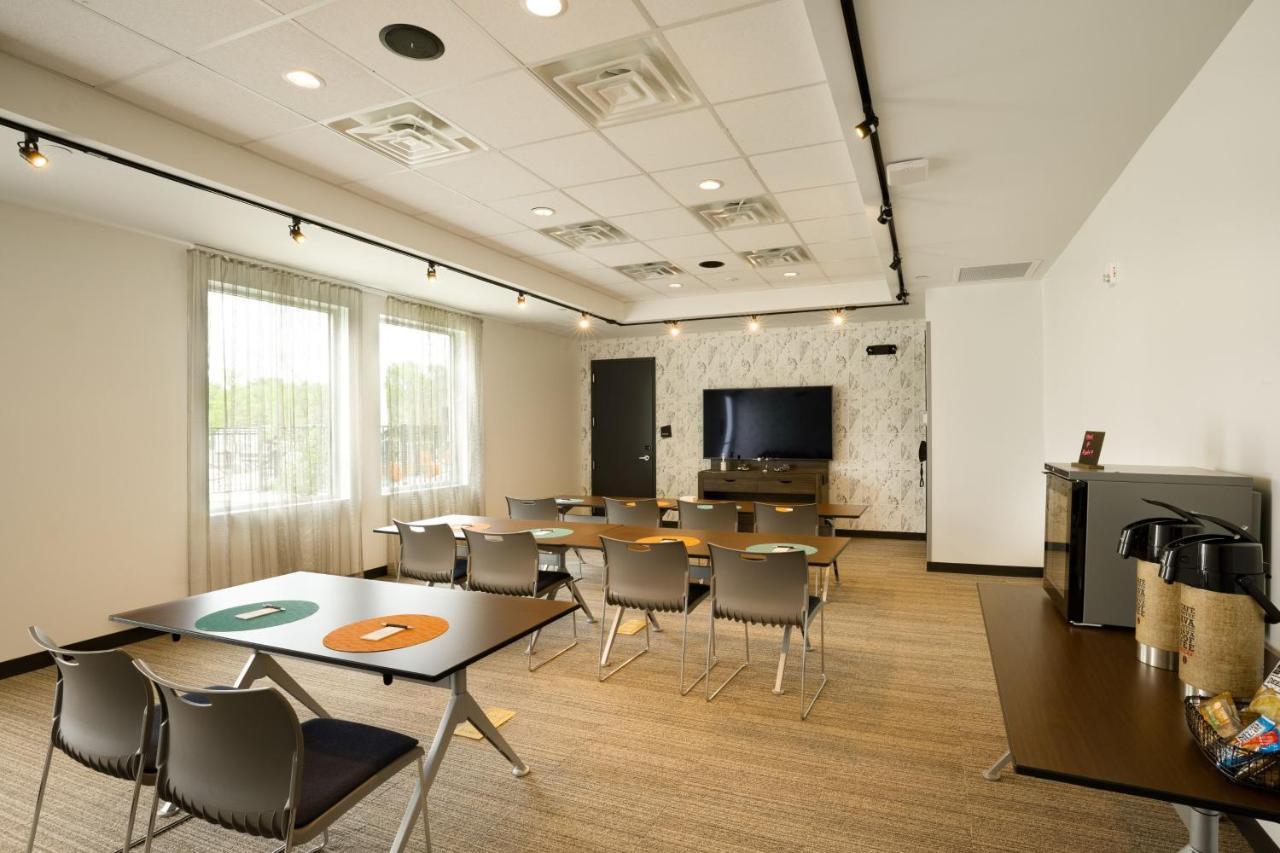 Hotel Aloft Austin Airport Esterno foto